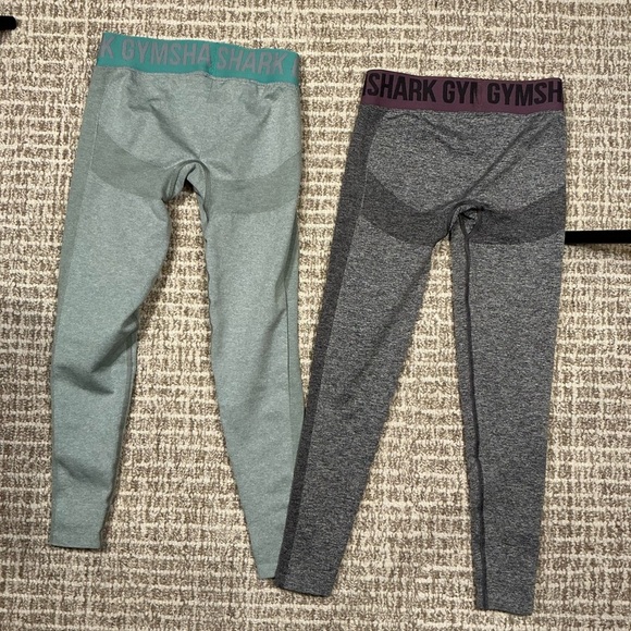 Gymshark Black Tee with Gray and Green Leggings Sz Sm - Picture 5 of 8